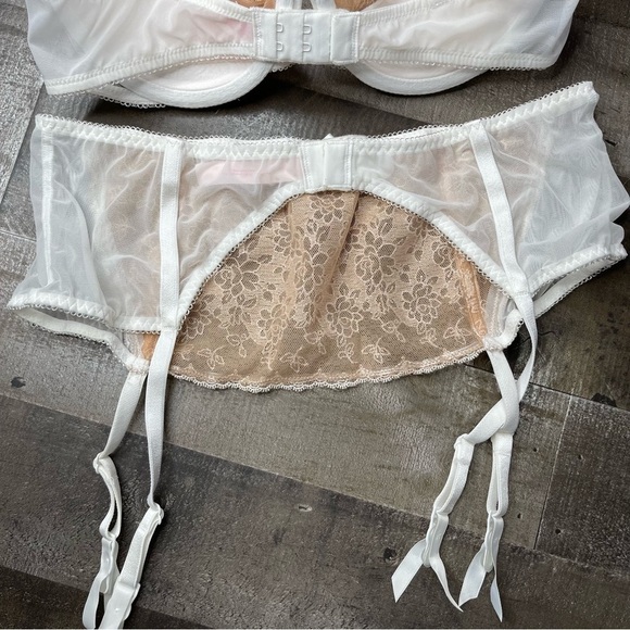 Victoria’s Secret Bridal Lingerie Bra and Garter Set size 34C - Medium/Large - Picture 8 of 12